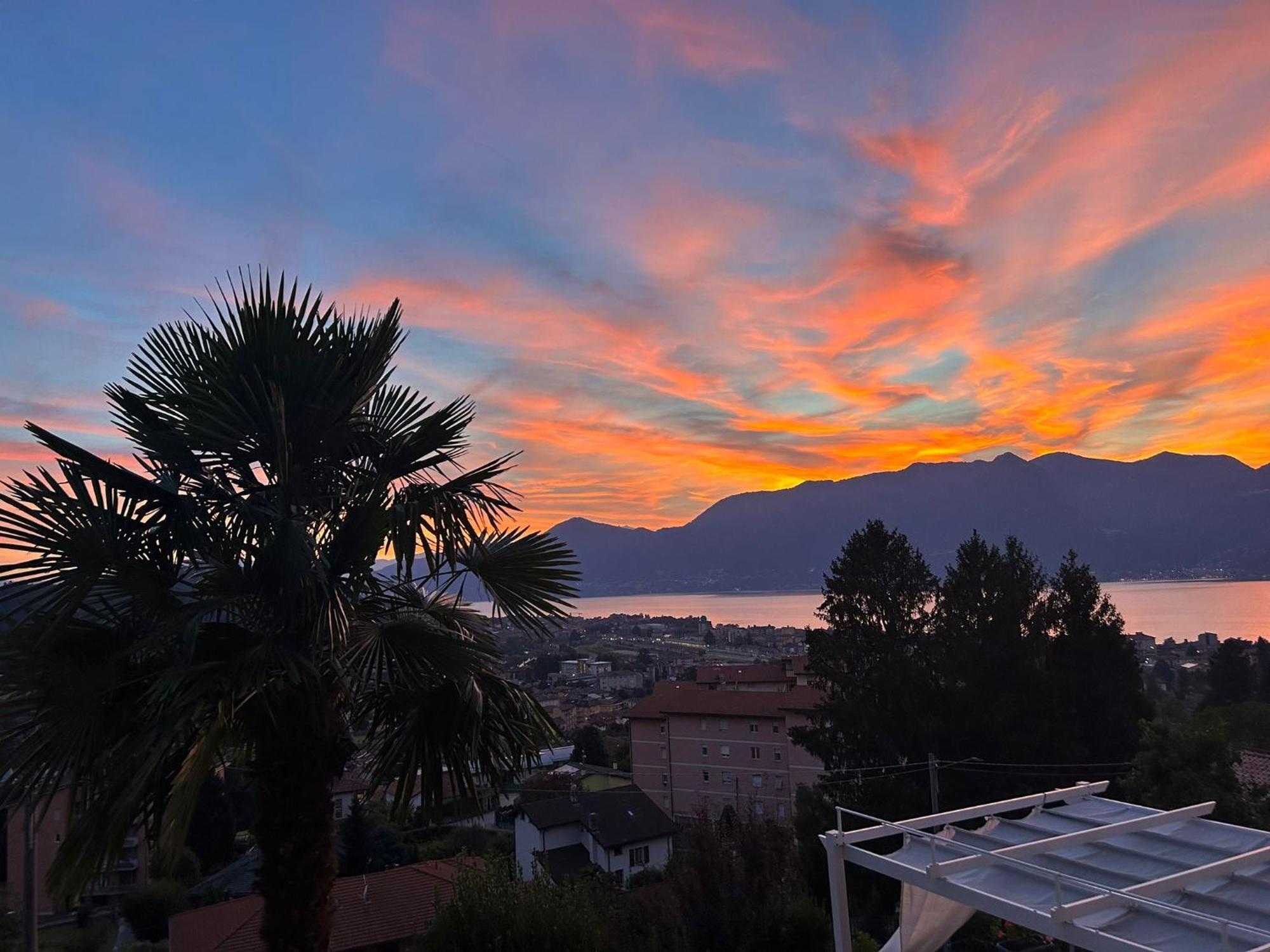 Vicolo Dei Fiori Luino Exterior foto